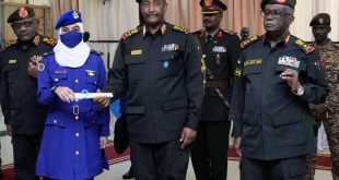 الطالبة اليمنية رحمة عبد العزيز سلام تفوز بالمركز الاول بكلية الطيران بالسودان