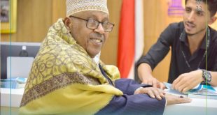 الفنان أيوب طارش يزور جامعة الملكة أروى