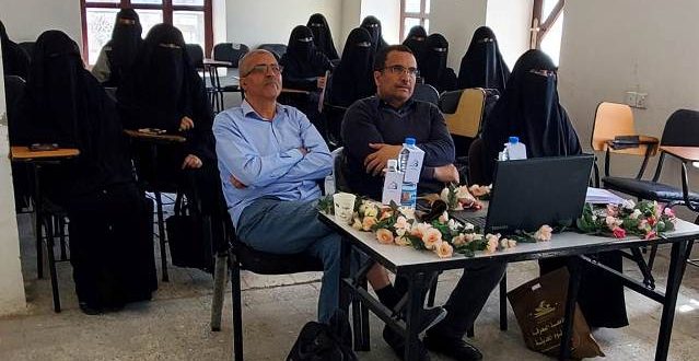 طلبة تقنية المعلومات بجامعة المعرفة