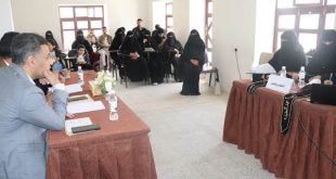 جامعة المعرفة تناقش ابحاث التخرج لطلبة "العلوم المالية والإدارية"