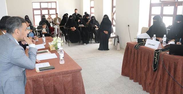 جامعة المعرفة تناقش ابحاث التخرج لطلبة "العلوم المالية والإدارية" 