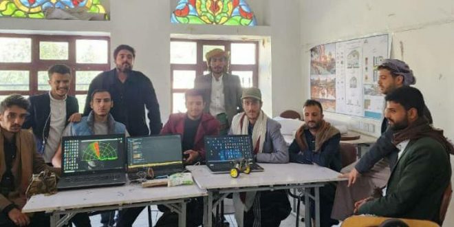 طلاب تقنية المعلومات بجامعة المعرفة يناقشون مشاريعهم بمقرر انترنت الأشياء