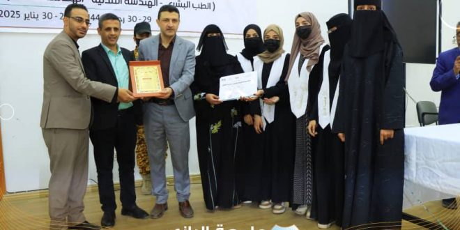 نائب وزير التربية والتعليم والبحث العلمي يكرم طالبات التغذية العلاجية بجامعة الرازي