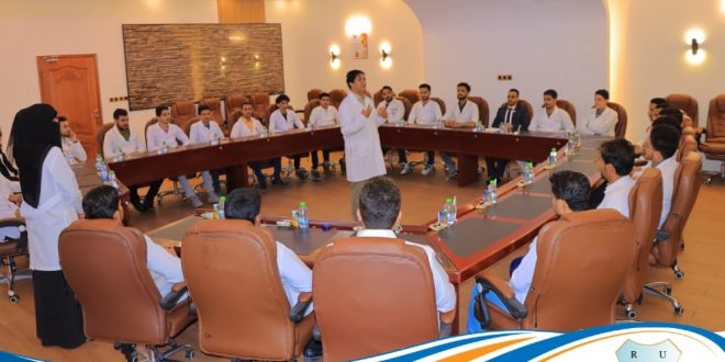 طلاب قسم الصيدلة بجامعة الرازي