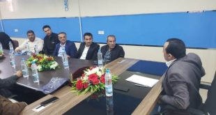 اجتماع في الكلية التخصصية الحديثة