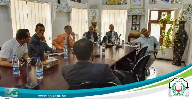 اجتماع في جامعة الملكة اروى