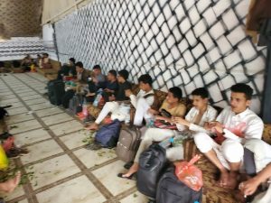 كلية الآفاق تنظم رحلة ترفيهية لطلابها