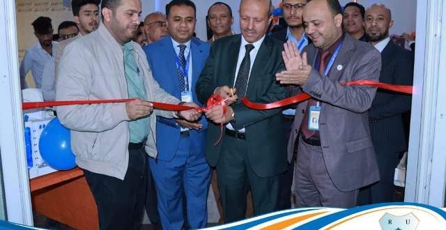 المعرض الفني التشكيلي الأول لكلية طب الأسنان