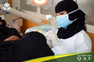 طالبات طب الأسنان بجامعة الملكة ألاوى 