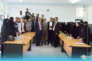  طلبةالترجمة بكلية الآداب والعلوم الإنسانية بجامعة الملكة أروى يناقشون مشاريع تخرجهم 