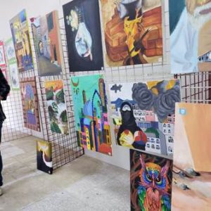 وزير التعليم العالي يفتتح  معرض الفن التشكيلي لطلبة الجامعات اليمنية