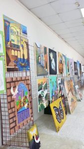 وزير التعليم العالي يفتتح  معرض الفن التشكيلي لطلبة الجامعات اليمنية
