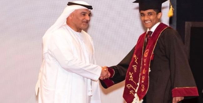طالب يمني من اوائل الثانوية العامة في دولة الامارات  بنسبة مئوية 99,4%