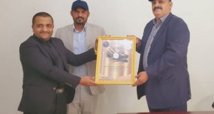 نقابة محو الأمية تمنح جامعة النخبة وسام النقابة الذهبي