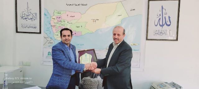 تكريم الدكتور غالب القانص بدرع الجامعة التخصصية الحديثة