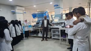 طلبة المختبرات بجامعة الناصر يزورون مختبرات ايلاب الطبية