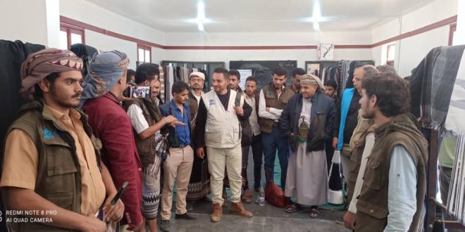 العمدي والبعداني يتفقدان معامل صناعة المعاوز و الأزياء الشعبية التابع لمحو الأمية وتعليم الكبار بالبيضاء