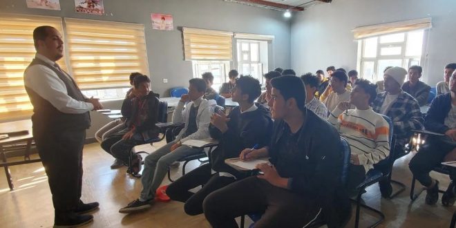 "مهارات التحليل في النصوص" دورة تدريبية بالجامعة الوطنية