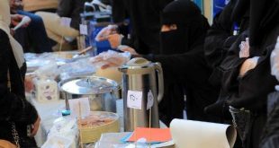 طلبة كلية العلوم الإدارية بالجامعة الوطنية يُقيمون بازار خيري لصالح دار الأيتام