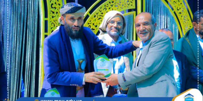 مدارس الأرض الطيبة تكرم طلابها الأوائل في رحاب الجامعة التخصصية