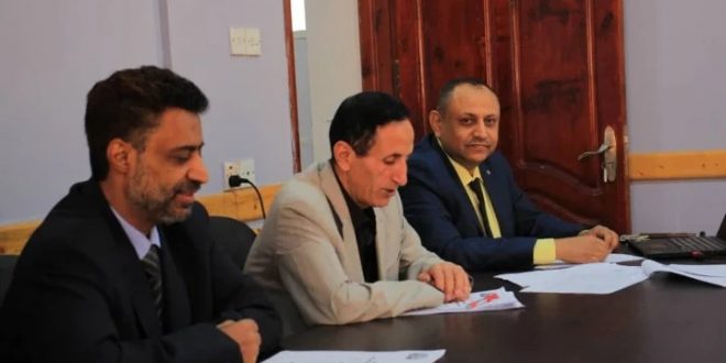 الجامعة الوطنية تناقش ابحاث التخرج لطلبة الشريعة والقانون