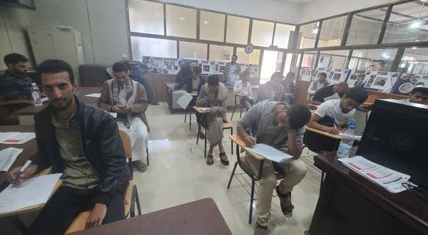 جامعة الناصر طلاب الهندسة المدنية ينفذون الاختبار النهائي في قاعة المختبر المركزي بمؤسسة الطرق والجسور