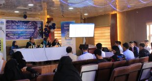 استمرار المؤتمر العلمي لمناقشة مشاريع التخرج بكلية العلوم الإدارية بالجامعة الوطنية