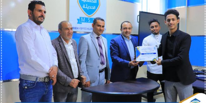 الجامعة التخصصية الحديثة تكرم طلابها المشاركين في مسابقة السباحة الثالثة