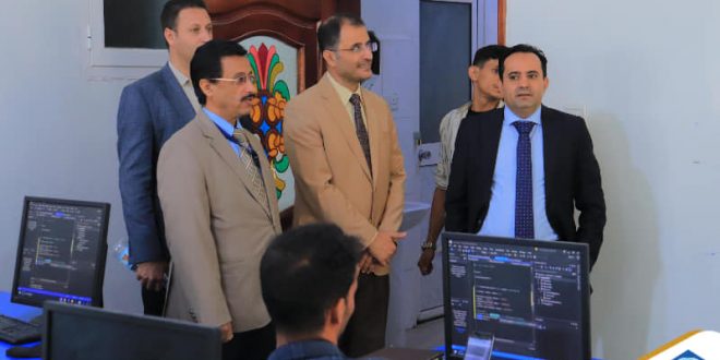 مدير مركز المعلومات بوزارة التربية والبحث العلمي يشيد... بما تمتلكه الجامعة التخصصية من إمكانيات تعليمية