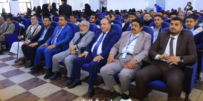 كلية العلوم الادارية بجامعة الرازي تكريم اوائل طلابها