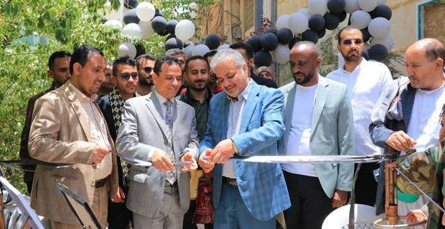 عميد كلية الجزيرة يفتتح معرض قسم مساعد طبيب أسنان