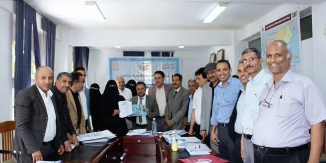 استعراض ومناقشة التقرير السنوي للجامعة الوطنية