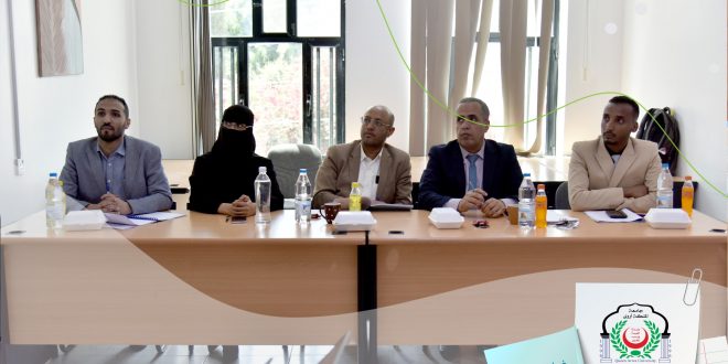 طلبة نظم المعلومات الإدارية بجامعة الملكة أروى يناقشون مشاريع التخرج