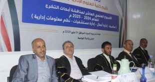 استمرار مناقشة أبحاث التخرج في كلية العلوم الإدارية والمالية بجامعة الناصر