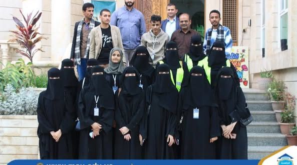 طلبة هندسة التصميم الداخلي بالجامعة التخصصية يزورون روضة المستقبل