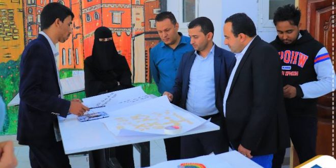 طلبة التصميم الداخلي بالجامعة التخصصية يقدمون عروضًا فنية ضمن مقرر "مبادئ التصميم"