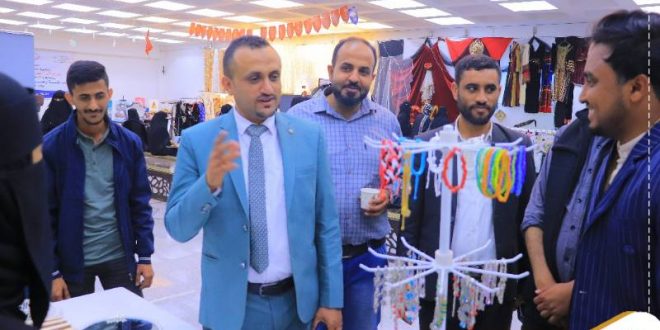 الكلية التخصصية الحديثة تواصل مشاركتها المتميزة في معرض الأشغال اليدوية للطالبات