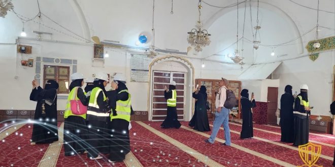 جامعة الجيل الجديد تنظم زيارة ميدانية لطالبات التصميم الداخلي والجرافيك إلى باب اليمن