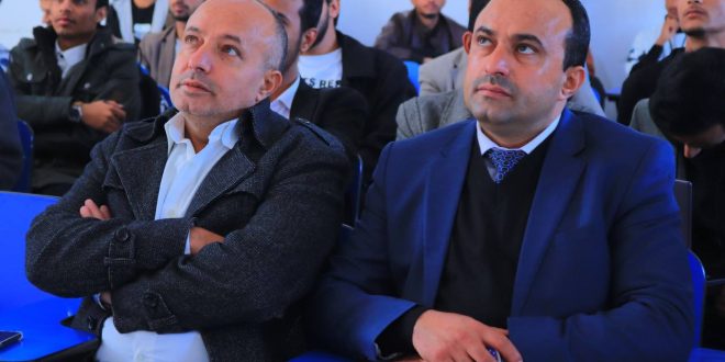 طلبة المستوى الأول بالجامعة التخصصية الحديثة يقدمون عروضًا متميزة في مهارات الحاسوب