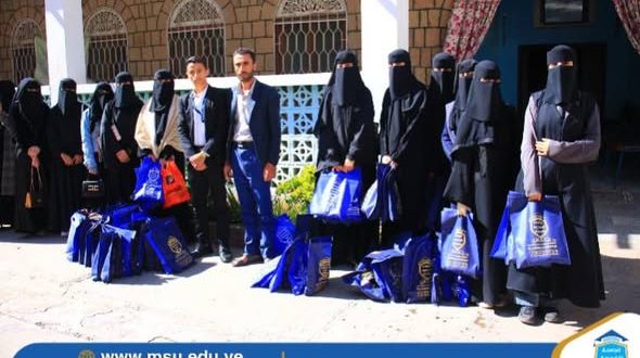 زيارة إنسانية لطالبات تقنية المعلومات بالجامعة التخصصية الحديثة إلى دار المسنين