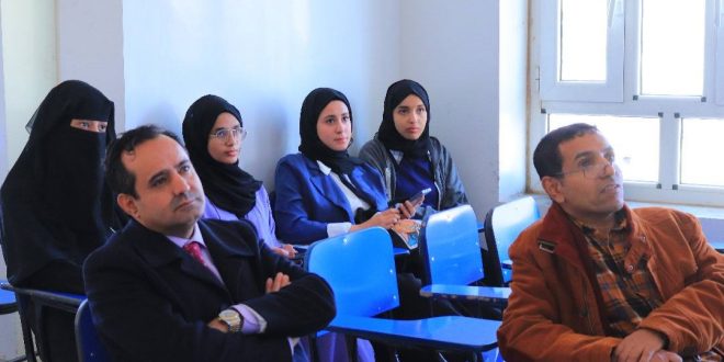 طلبة الأمن السيبراني بالجامعة التخصصية الحديثة يناقشون مشاريع التخرج