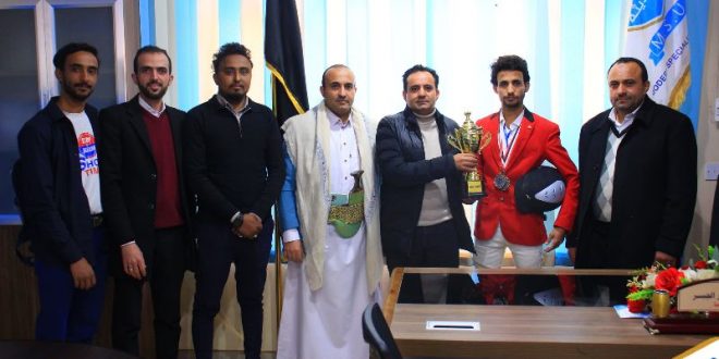 قيادة الكلية التخصصية الحديثة تحتفي بالفارس صخر الفتيي لفوزه ببطولة الفروسية