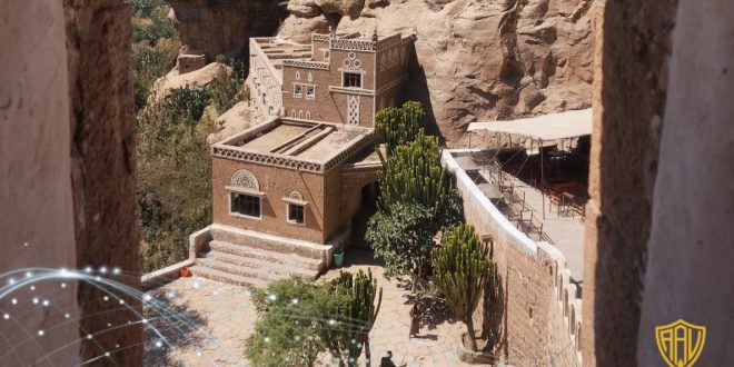 طالبات الإعلام الرقمي والجرافيك بجامعة الجيل الجديد في رحلة معرفية إلى دار الحجر