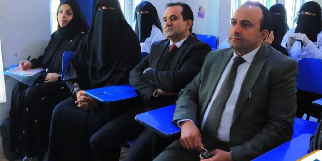 الكلية التخصصية الحديثة: طلبة الأسنان يقدمون عروضاً علمية متخصصة في مقرر "المواد السنية"