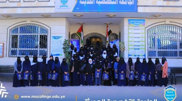 زيارة ميدانية لطالبات مدرسة الشورى إلى الجامعة التخصصية الحديثة