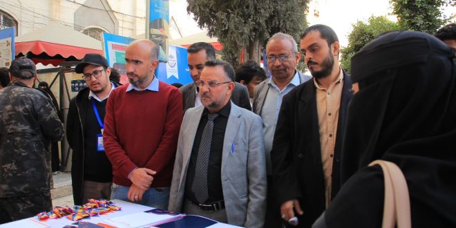 طلبة الجرافيك بالجامعة الوطنية يقيمون معرضًا لمشاريع تصميم الهويات البصرية