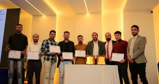 كلية التكنولوجيا الحديثة تتوج بدرع التفوق في مسيرة التميز الأكاديمي