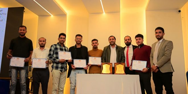 كلية التكنولوجيا الحديثة تتوج بدرع التفوق في مسيرة التميز الأكاديمي