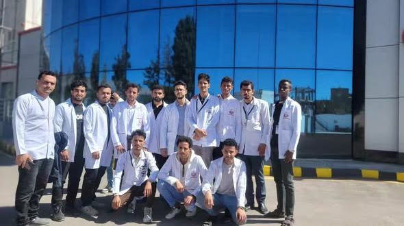 نزول ميداني لطلبه الصيدلة بكلية الآفاق للشركة اليمنية المصرية